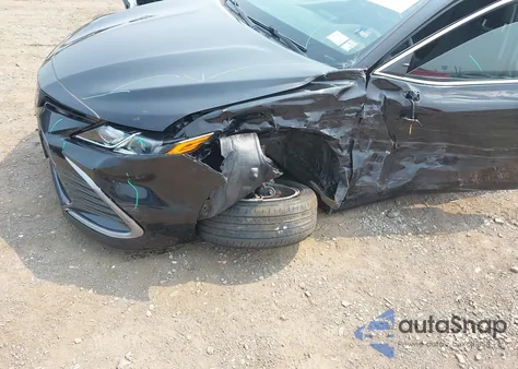 2022 Toyota Camry Le z USA, uszkodzony, nr VIN 4T1C11AK7NU048221